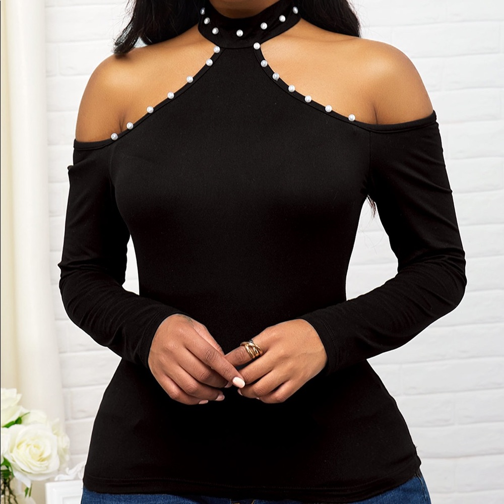 Brand new never worn women’s cold shoulder top